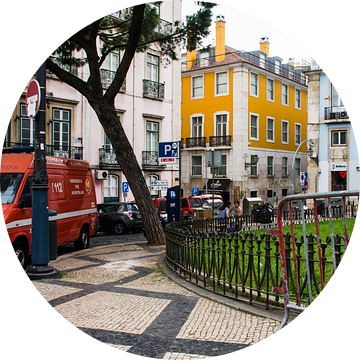 Stadsgezicht in Lissabon van Paul van Putten