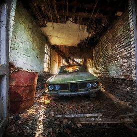 An abandoned car / BMW by Digitale Schilderijen