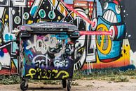 Afvalbak met graffiti van Ans Bastiaanssen thumbnail