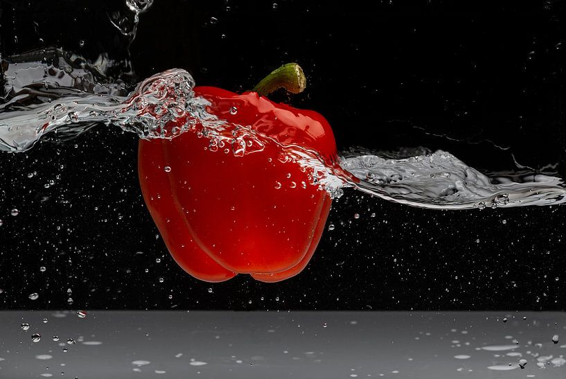 Paprika im Wasser von Thomas Heitz