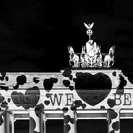 Wij houden van Berlijn - Brandenburger Tor Berlijn in een bijzonder licht (zwart-wit) van Frank Herrmann