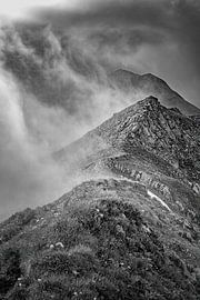 Nebliger Bergrücken von Heiko Meier