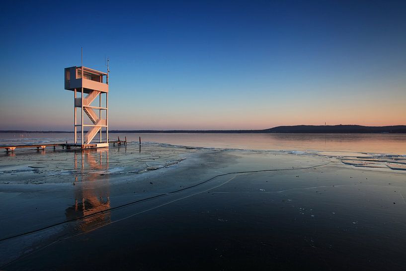 Müggelsee Berlin mit Wasserrettungsturm von Frank Herrmann