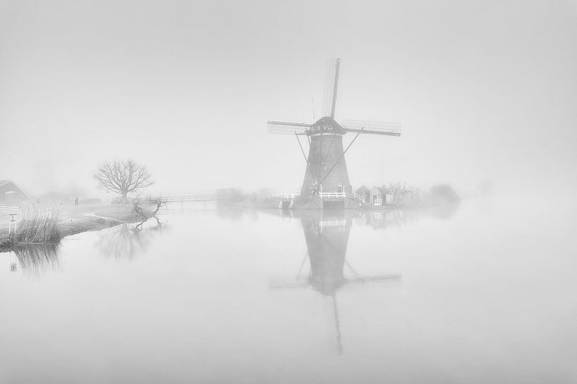 Mühle im Nebel von Maikel Brands