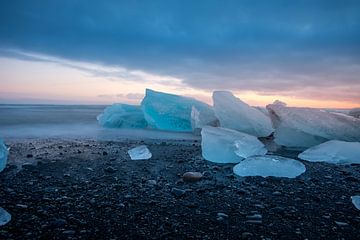 Diamond Beach, IJsland van Marco Lodder