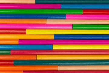 Houten gekleurde potloden als achtergrond foto 