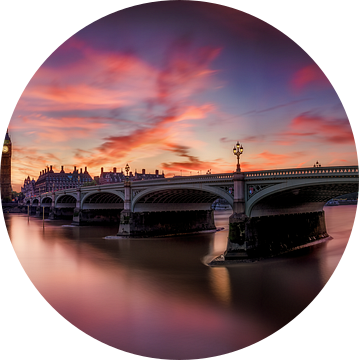 Londen Westminster Bridge bij zonsondergang. van Voss Fine Art Fotografie