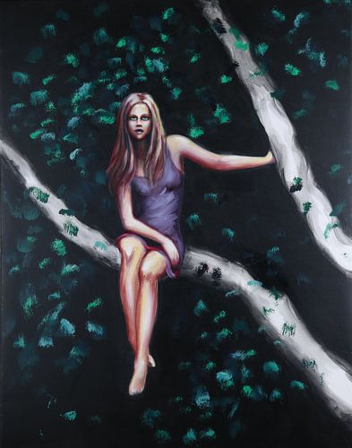 Fille dans un arbre