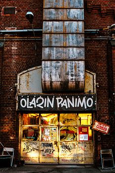 Brauerei‑Fassade mit Graffiti | urbane Industriefotografie