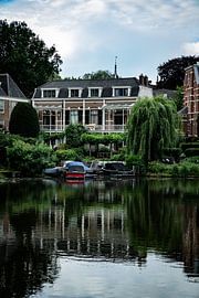 Ein Rundgang um den Kanal in Zwolle bietet wunderschöne Ausblicke. von Koen Lipman