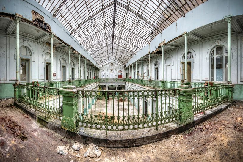 urbex lyceem by Henny Reumerman