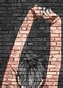 Junge Frau Graffiti auf schwarzer Mauer von KalliDesignShop Miniaturansicht