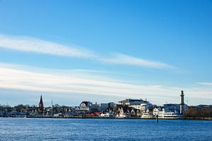 Blick auf  Warnemünde mit Leuchtturm