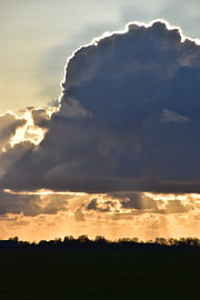 Des nuages sombres derrière Thesinge 3 sur Erik Buitenhuis