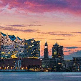 Elbphilharmonie und Michel in Hamburg, Deutschland von Michael Abid