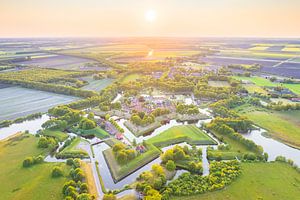 Zomerse Zonsondergang boven Bourtange van Droninger