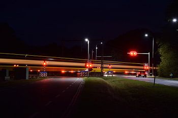 met snel trein vaart door de nacht