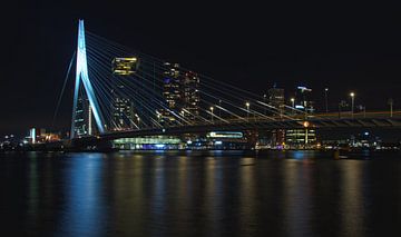 Le pont Erasmus de nuit sur MK Audio Video Fotografie