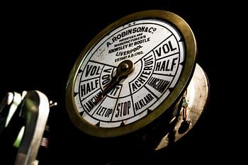 Scheepstelegraaf in een machinekamer.