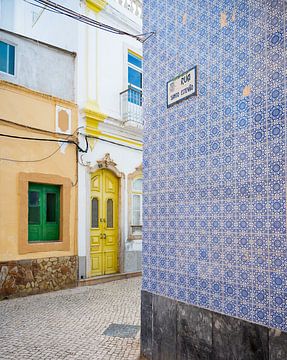 Kleurrijke straten Olhão  | Reisfotografie in Portugal van Sanne Overeijnder