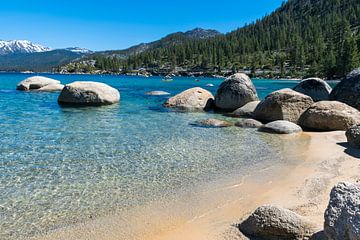 Prachtig strand bij Lake Tahoe in Amerika van Linda Schouw