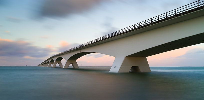Pont en sandwich à marée haute par Jan Jongejan