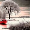 Droombeeld met rode boot in een winter landschap 3 van Maarten Knops