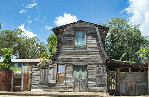 De schoonheid van een bouwval in Paramaribo