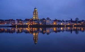 Ligne d'horizon de Deventer avec l'église Lebuïnus le soir - 2