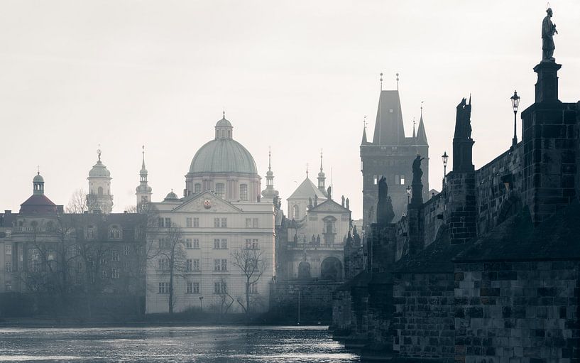 Praag: Karelsbrug schaduwzijde van Olaf Kramer