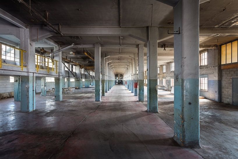 Verlassene Fabrikhalle. von Roman Robroek – Fotos verlassener Gebäude