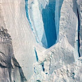 The eternal ice of the Antarctic by Roland Brack