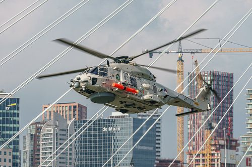 NH-90 helikopter bij Wereldhavendagen 2023.