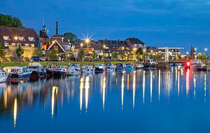 Harderwijk tijdens het blauwe uur. van Justin Sinner Pictures ( Fotograaf op Texel)