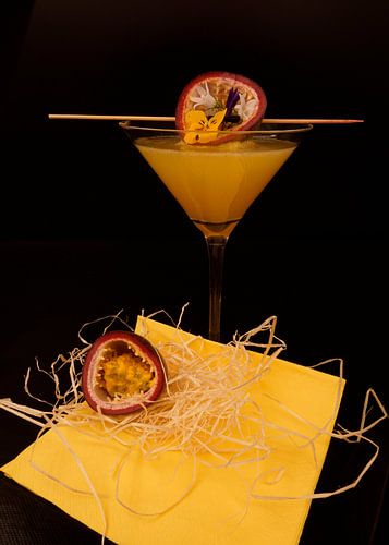 Passievrucht Wodka Cocktail in een Martini glas