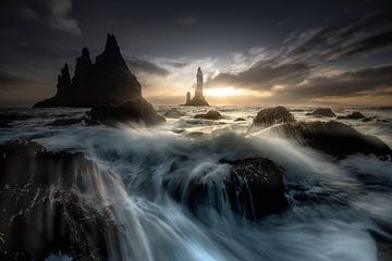 Atmospheric coastal landscape in Iceland by Voss Fine Art Fotografie