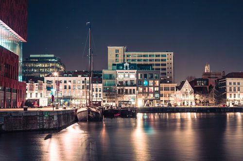 Photo de nuit du Bonapartedok au Musée MAS à Anvers I