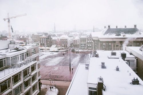 Betoverende Winterse Foto van de Grote Markt in Groningen – Sneeuwlandschap voor een Warme Sfeer