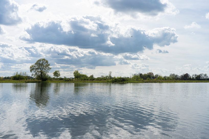 Cloudy sky on the river IJssel by Natasjahannink.nl