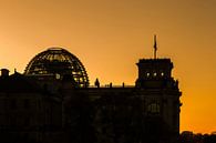 Zonsondergang achter het Berlijnse Rijksdaggebouw van Frank Herrmann thumbnail