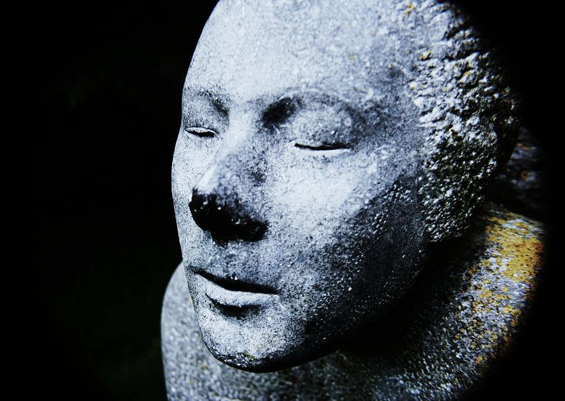 Woman in the park par jeroen massuger