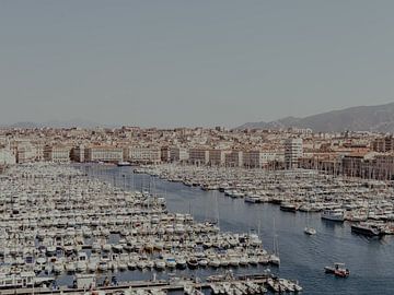 Just a Sh*tload of Boats | Reisefotografie Kunstdruck in der Stadt Marseille | Cote d'Azur, Südfrankreich von ByMinouque