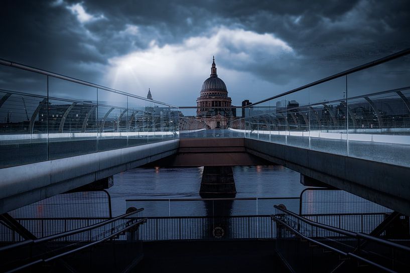 London von Hello Pompoyo