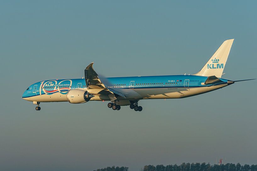 KLM Boeing 787-10 Dreamliner (PH-BKA). by Jaap van den Berg