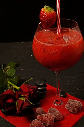 bevroren aardbeien in een crush met gin.