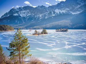 Eibsee und Wettersteingebirge im Winter