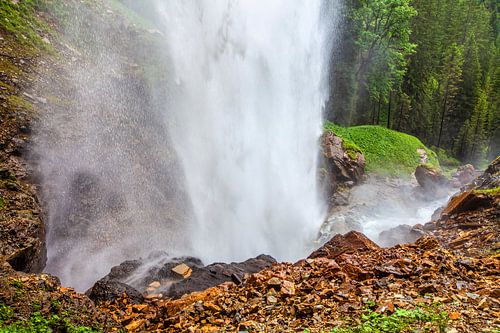 La cascade Johannes se jette dans le vide