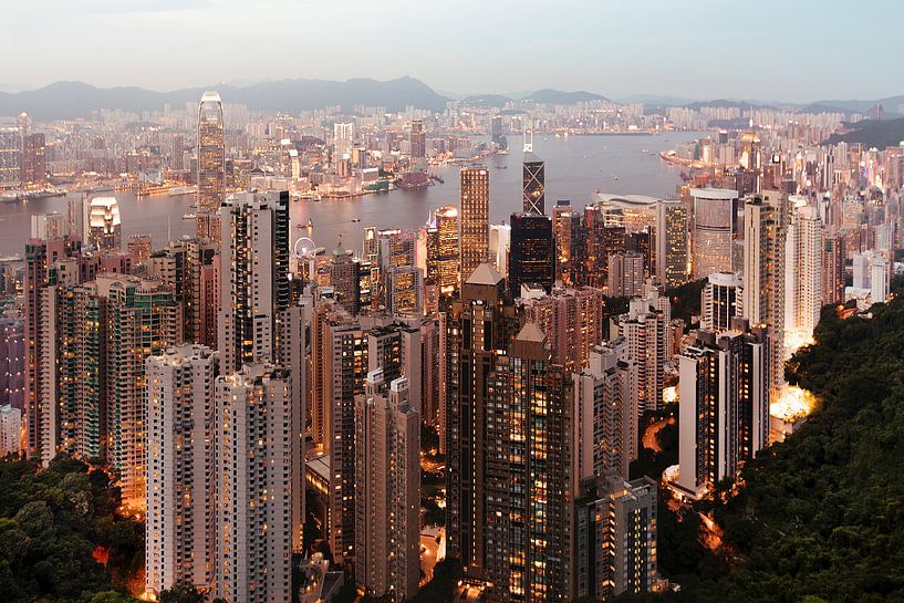 Skyline-Abend in Hongkong von Claire Droppert