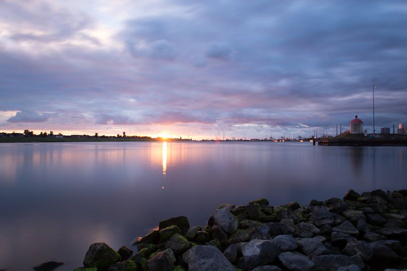 Zonsondergang aan IJmuiden-Velsen von Angela Worst