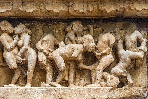 Khajurao - Erotisches Relief im Lakshmana-Tempel
